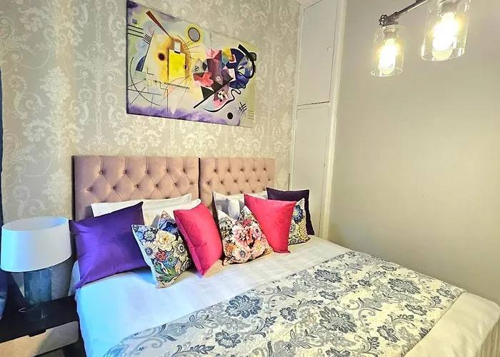 Beautiful 1 Bed Apmt- Stylish And Apartment *