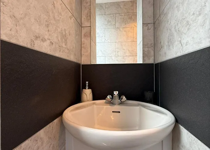 Apartment Stylish With Fast Wi-fi & Parking