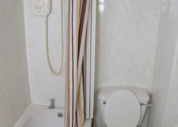 Two Bedroom In Newtown Apartment *