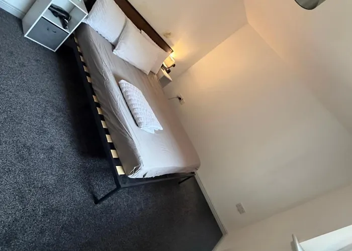 Dennis Flats Loaning Apartment