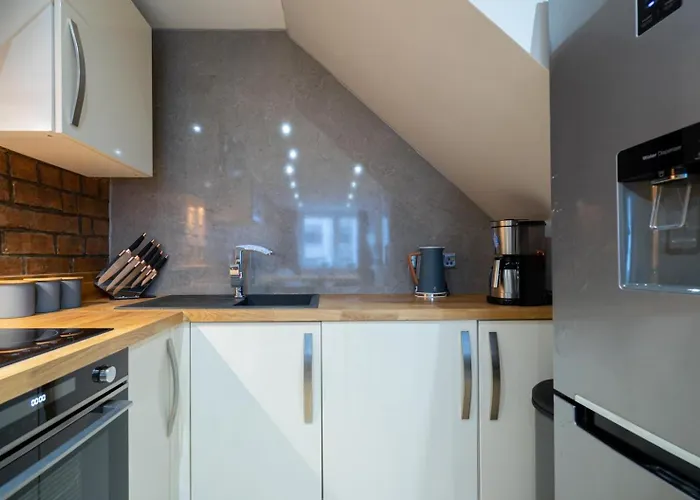 Apartment Elegant Stockbridge 3 Bdrm On The Canal *