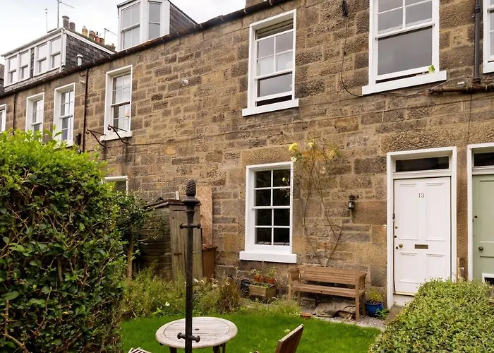 Cobblestone Colony Stockbridge Apartment