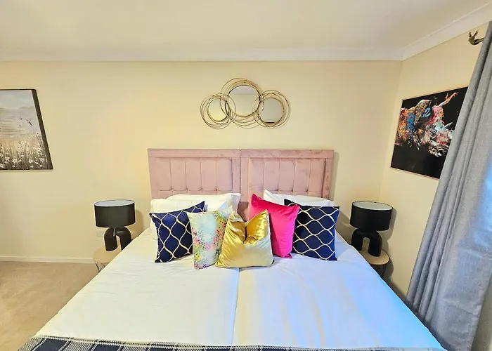 Apartment Stylish & Spacious 4 Bedroom House Edinburgh