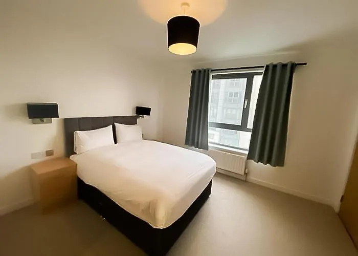 Modern * Edinburg