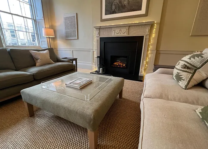 Stylish Georgian Main Door Apartment *