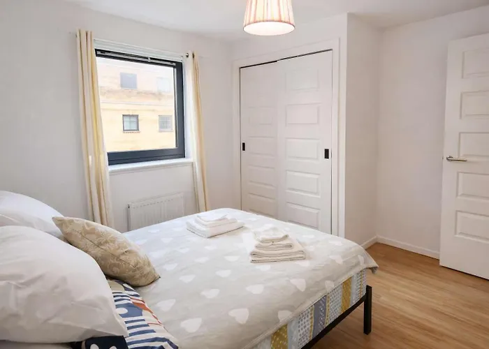 Anna Flat-spacious 2 Bed Flat With Free Parking And Quite Area Edinburgh