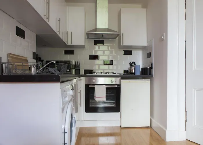 Lovely 3 Bdrm By Meadows Apartment *