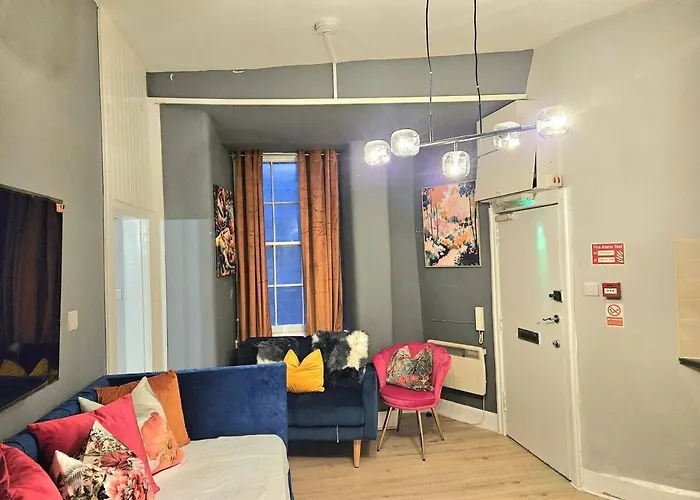 Beautiful 1 Bed Apmt- Stylish And Apartment *