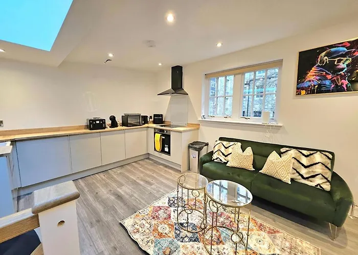 Apartment Stylish & Design Apartment- 3 Beds