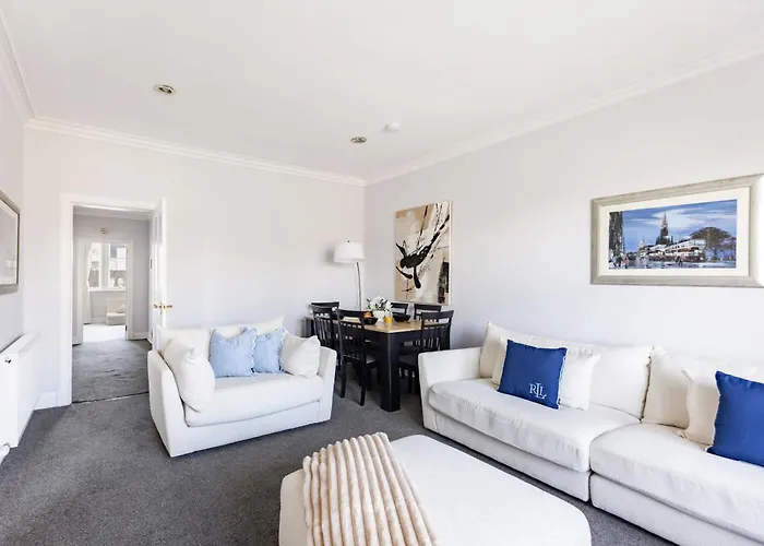 Bnbnova - 2br - West End - Near Castle Apartment