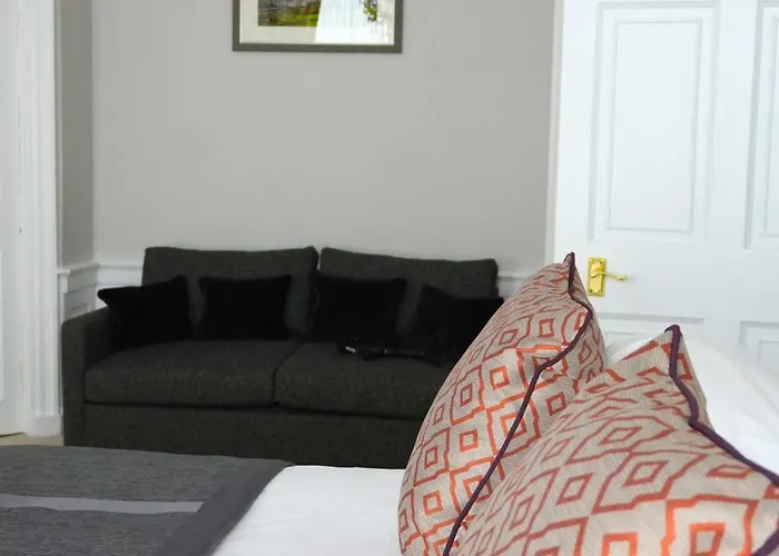 The Fetlock At Hill Square * Edinburgh