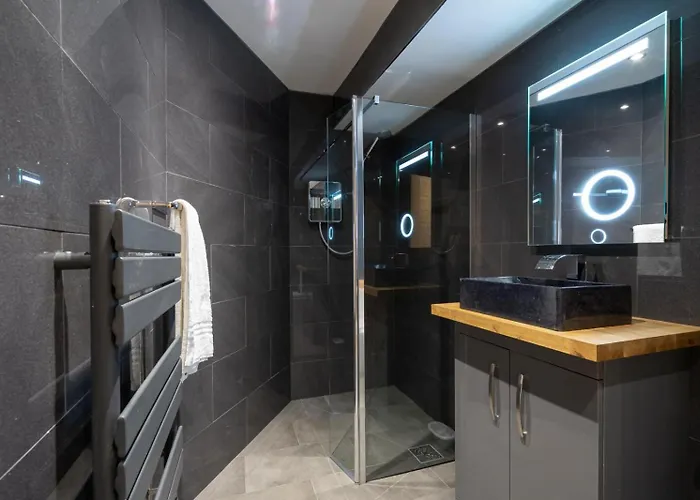 Elegant Stockbridge 3 Bdrm On The Canal Edinburgh