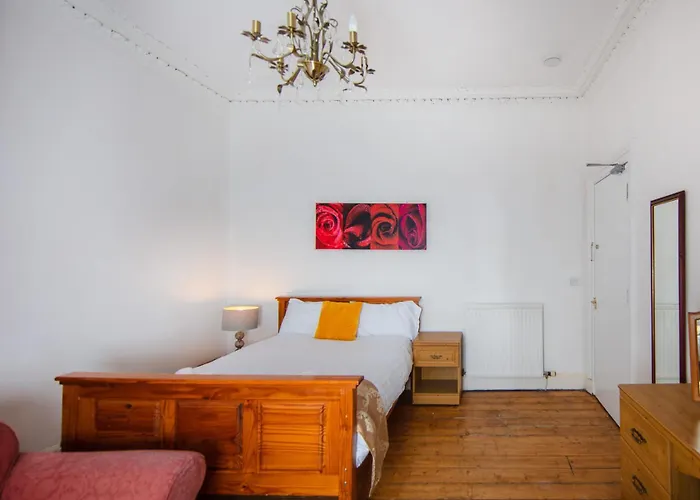Apartamento 4 Bdrm Cosy By The Meadows Edimburgo