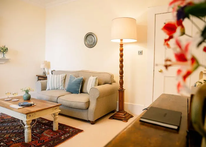 1 Bedroom In Historic Georgian Townhouse Apartment Edinburgh