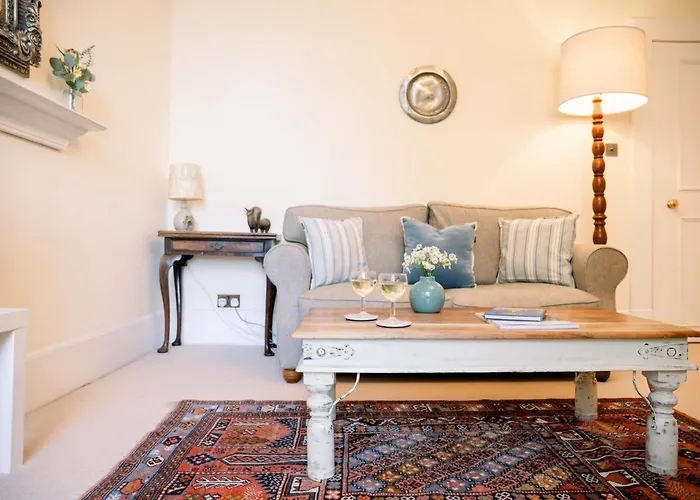 1 Bedroom In Historic Georgian Townhouse Apartment Edinburgh