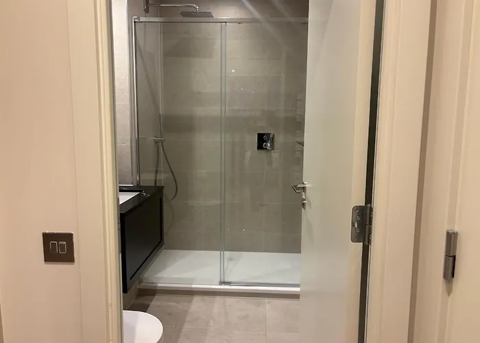 Stunning And Three Bedroom Penthouse With Roof Terrace