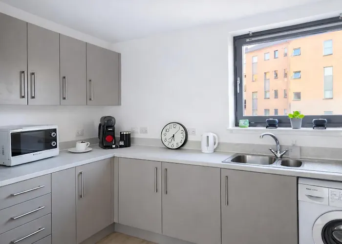 Apartment Anna Flat-spacious 2 Bed Flat With Free Parking And Quite Area