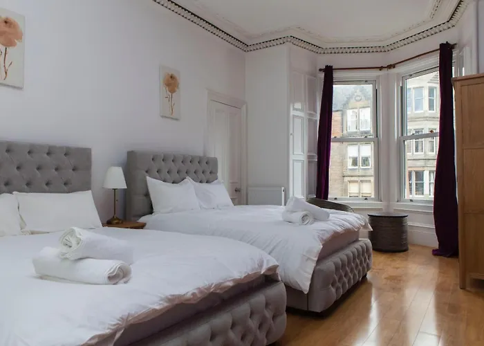 Lovely 3 Bdrm By Meadows Apartment *