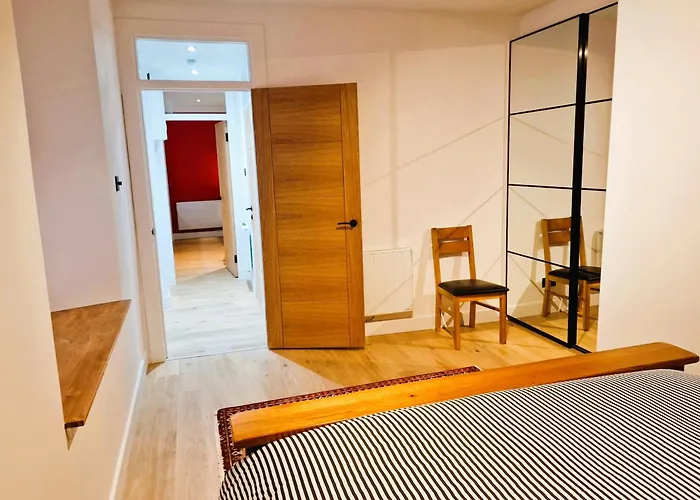 Centre Of Edinburgh's Historic Old Town - Blair Street - Sleeps 4 * Edinburgh