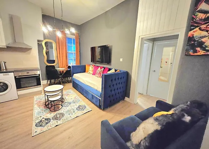 Beautiful 1 Bed Apmt- Stylish And Apartment