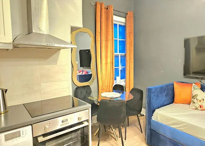 Beautiful 1 Bed Apmt- Stylish And
