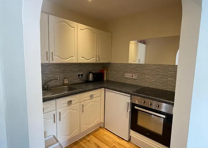 Stylish With Fast Wi-fi & Parking Apartment *