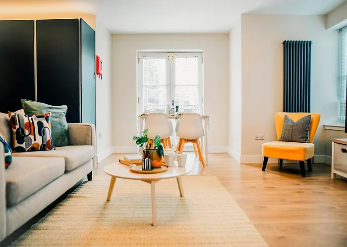 Modern 2 Bed With Parking Lejlighed