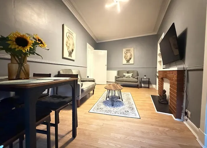 2 Bedroom Flat Near Centre Apartment *