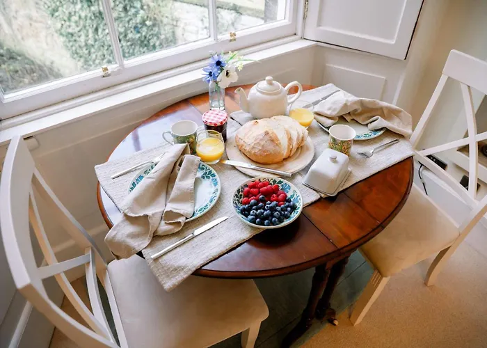 Apartment 1 Bedroom In Historic Georgian Townhouse