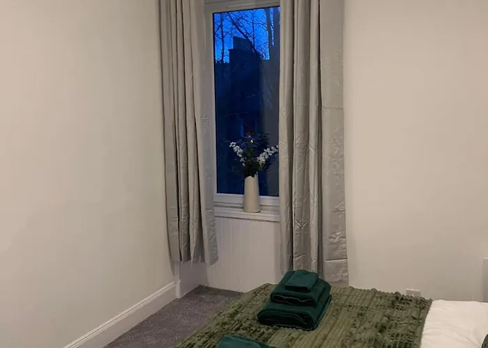 Apartment Parking - Sleep 3 - 1 Bedroom - Easy Access *