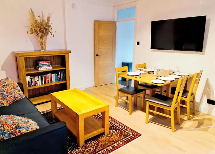 Centre Of Edinburgh's Historic Old Town - Blair Street - Sleeps 4 Apartment