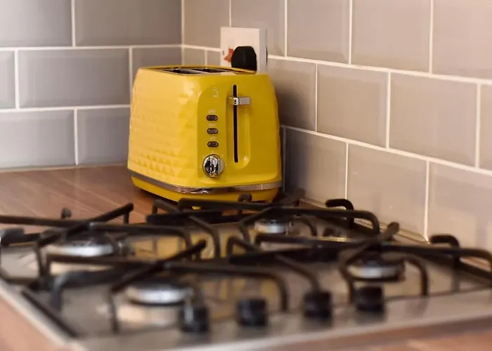 Cosy And Chic Quiet In Leith Apartment Edinburgh