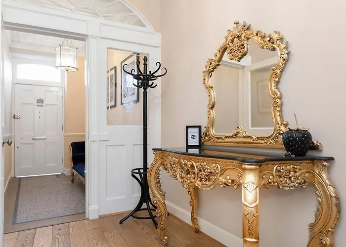 Apartment Gardners Crescent Edinburgh