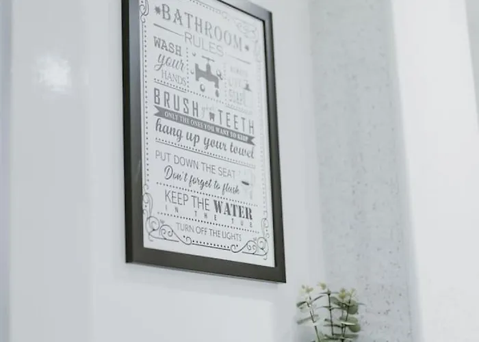 Modern In Leith Apartment Edinburgh