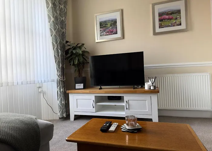 Stylish Leith Tram To Centre & Airport Apartment Edinburgh