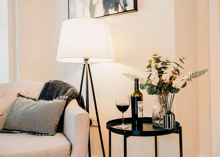 Modern 2 Bed With Parking *