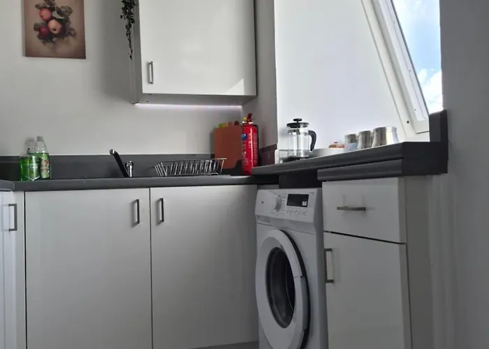 Apartment Bright 2 Bedroom Apartment, Close To Uni, Free Parking, Fast Wi-fi