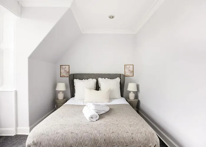 Apartment Bnbnova - 2br - West End - Near Castle *