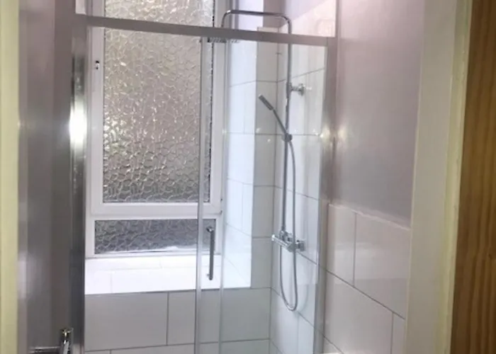 Apartment Elm Row Spacious And *