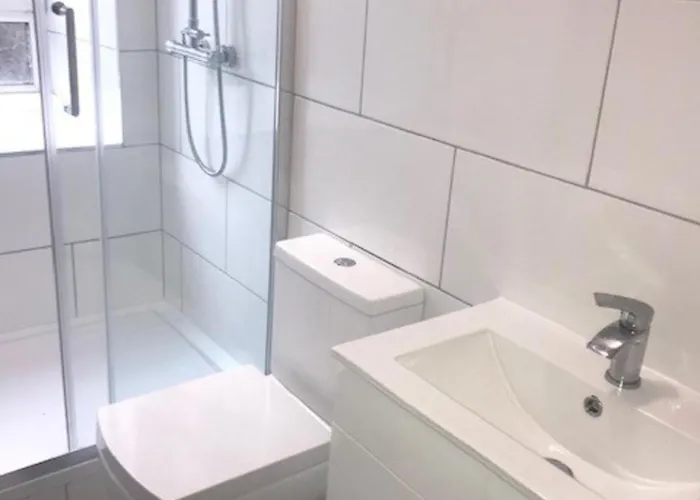 Apartment Elm Row Spacious And