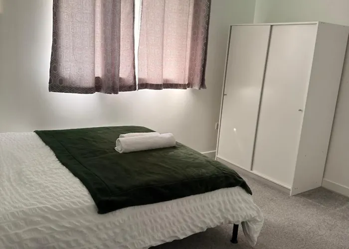 One Bedroom Near Royal Infirmary & Easy Access To Centre *