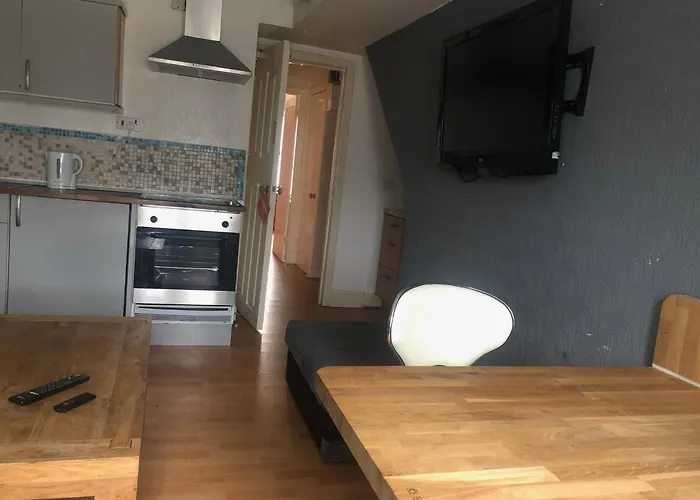 Two Bedroom In Newtown Apartment Edinburgh