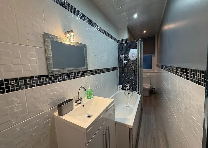 2 Bedroom Flat Near Centre Edinburgh