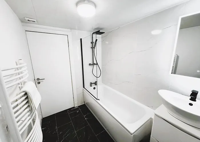 3 Bedroom Next To Royal Mile & Castle Apartment Edinburgh