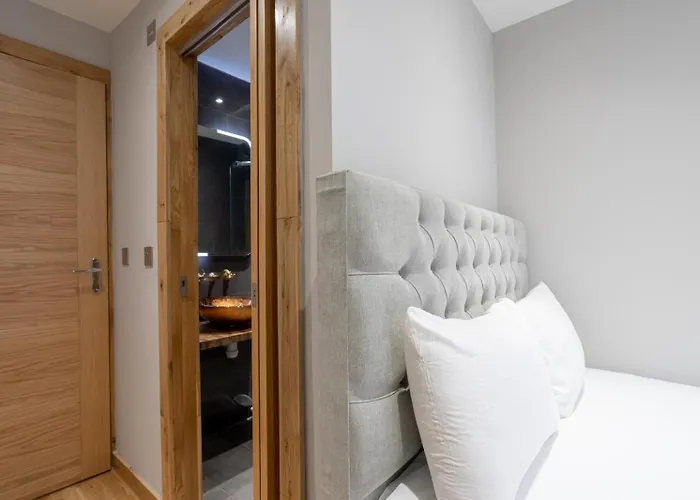 Elegant Stockbridge 3 Bdrm On The Canal Edinburgh