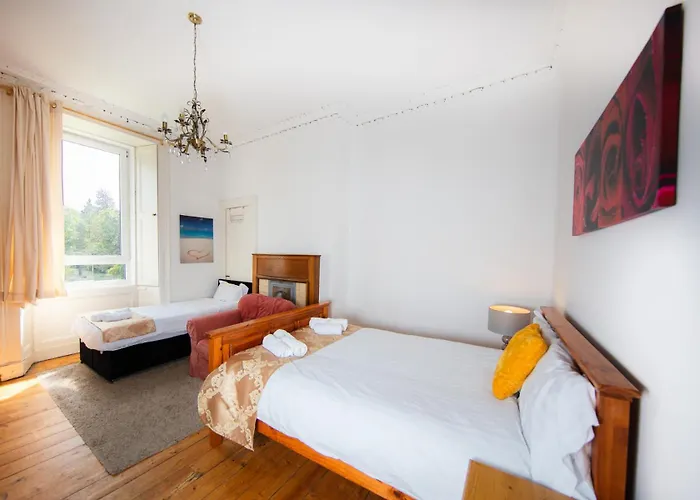 Apartamento 4 Bdrm Cosy By The Meadows Edimburgo