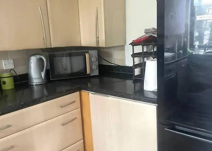 Apartment Edi - - 3 Bedroom *