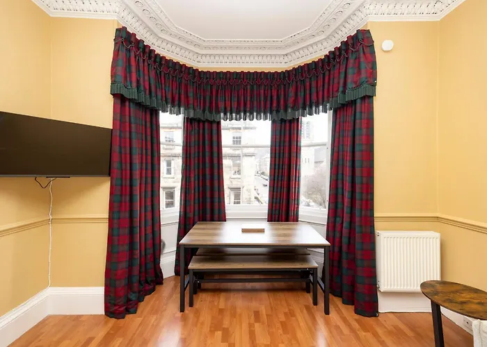Stylish Southside Flat Near Old Town Edinburgh