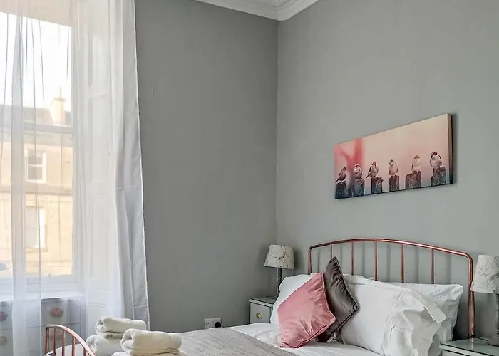 Beautiful Georgian New Town 2 Bed Apartment Edinburgh
