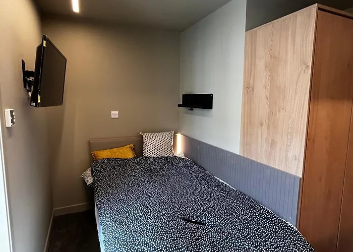 For Students Only - Potterrow Apartment *